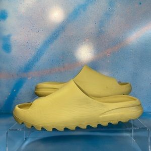 ⚠️SOLDDDD⚠️Yeezy Resin Slides SIZE 12